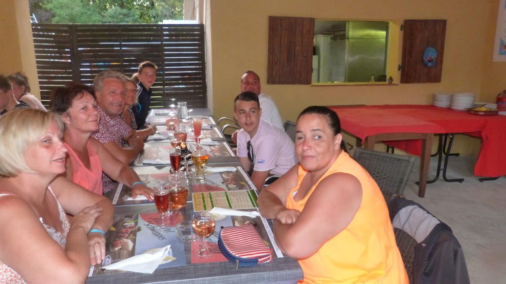 Hotel Camping La Vidaresse Sainte-Anastasie-sur-Issole Zewnętrze zdjęcie