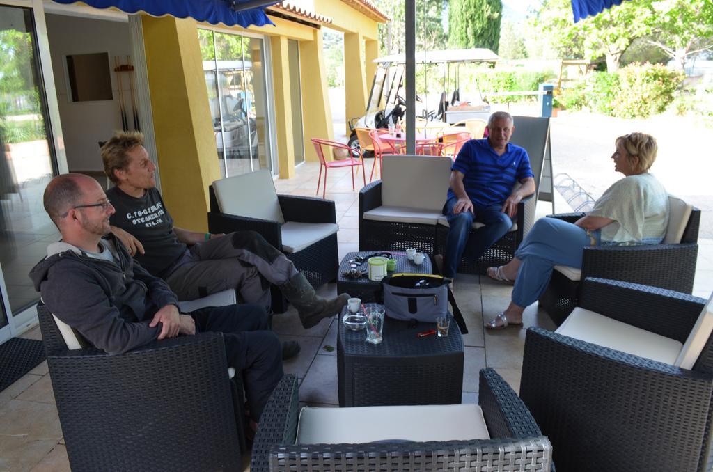 Hotel Camping La Vidaresse Sainte-Anastasie-sur-Issole Zewnętrze zdjęcie