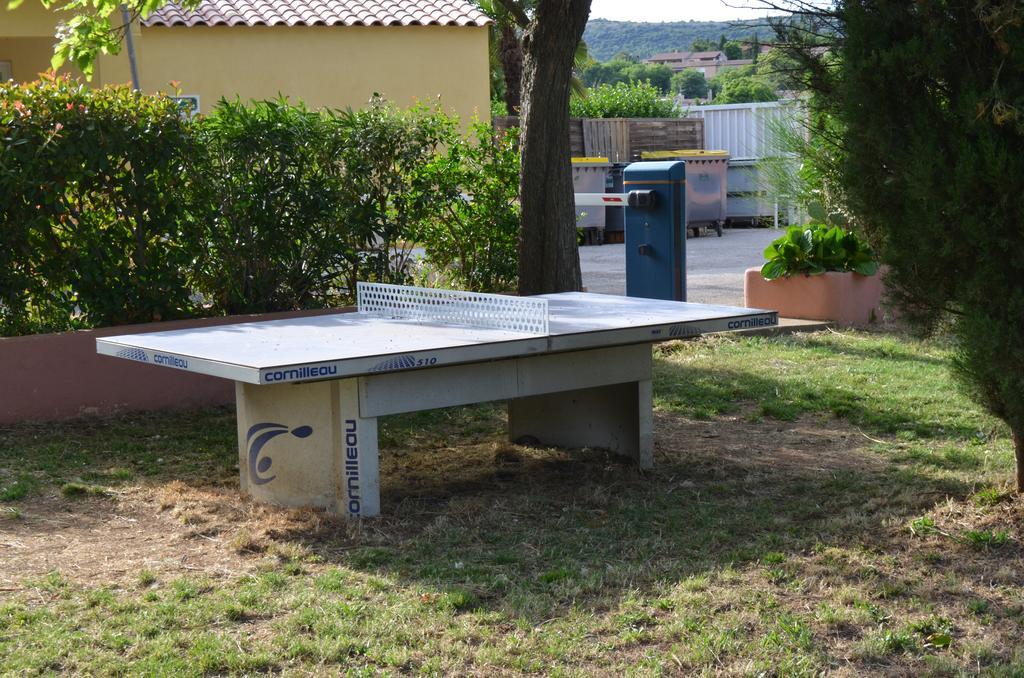 Hotel Camping La Vidaresse Sainte-Anastasie-sur-Issole Zewnętrze zdjęcie