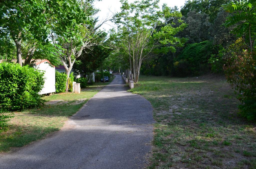 Hotel Camping La Vidaresse Sainte-Anastasie-sur-Issole Zewnętrze zdjęcie