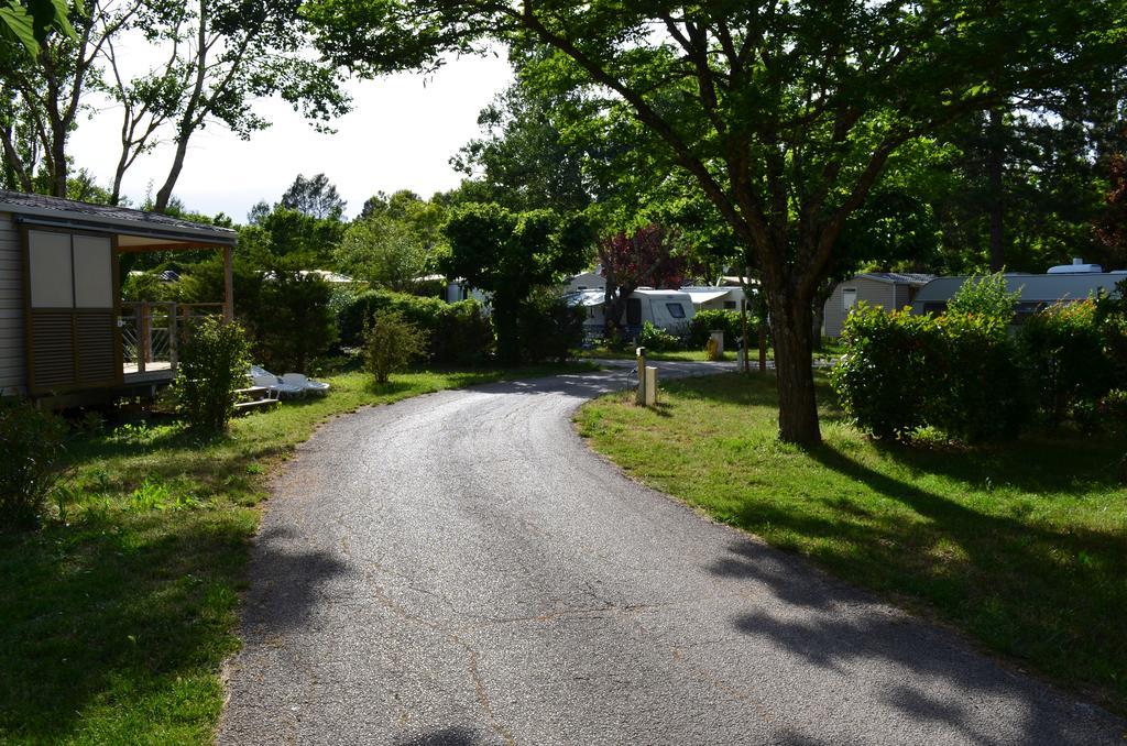 Hotel Camping La Vidaresse Sainte-Anastasie-sur-Issole Zewnętrze zdjęcie