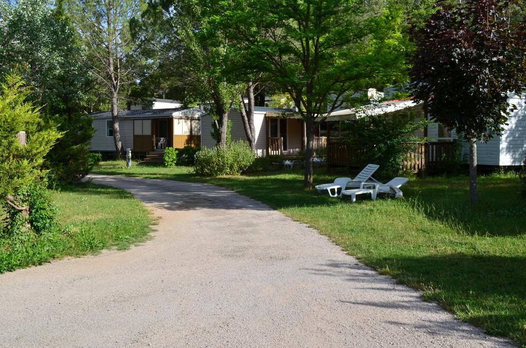 Hotel Camping La Vidaresse Sainte-Anastasie-sur-Issole Zewnętrze zdjęcie