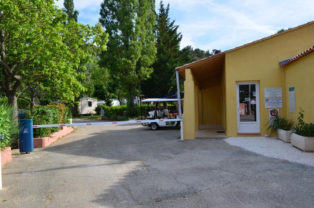 Hotel Camping La Vidaresse Sainte-Anastasie-sur-Issole Zewnętrze zdjęcie