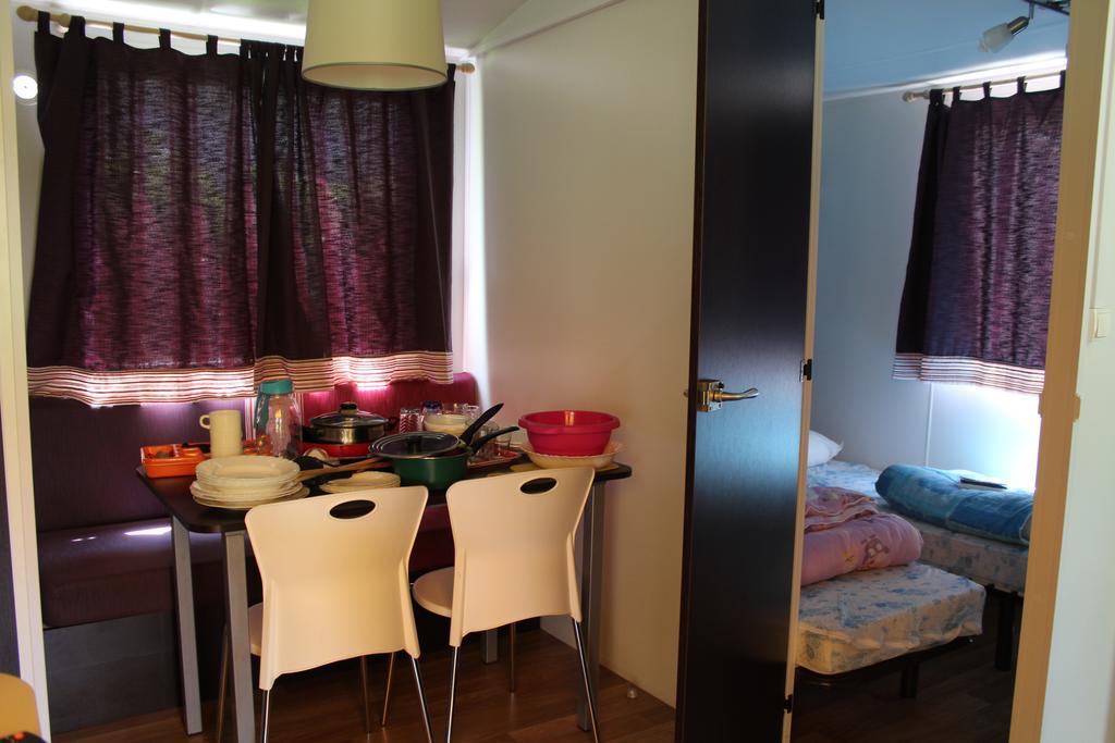Hotel Camping La Vidaresse Sainte-Anastasie-sur-Issole Zewnętrze zdjęcie