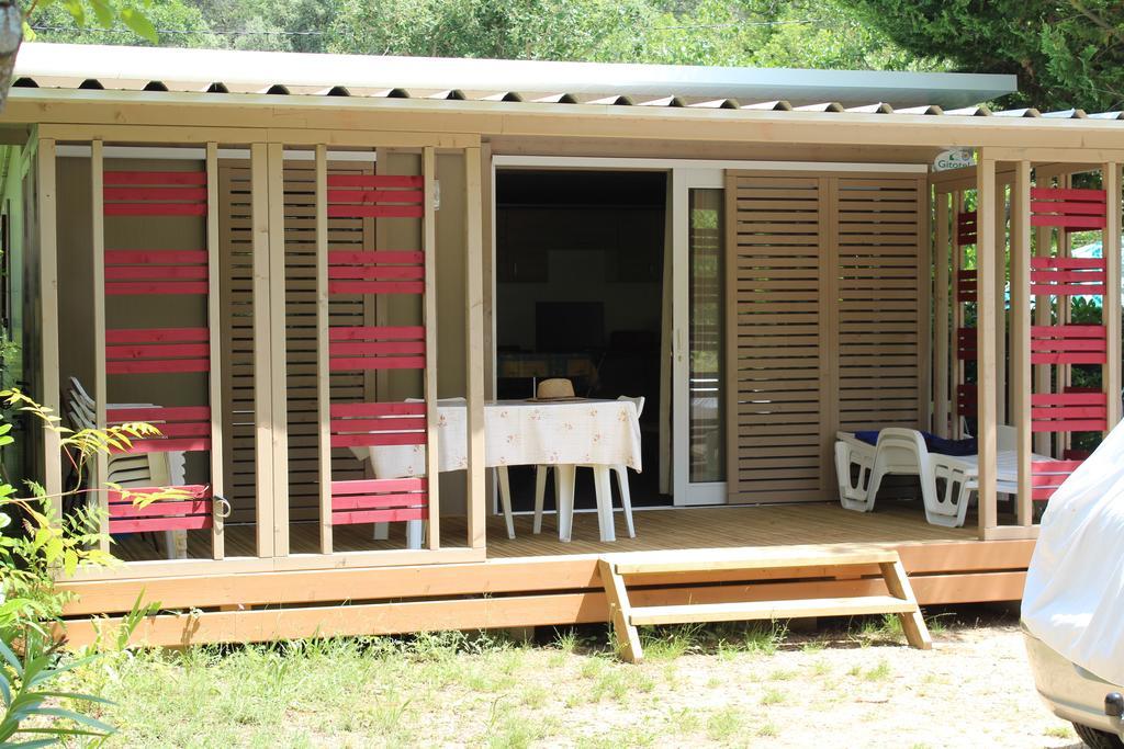 Hotel Camping La Vidaresse Sainte-Anastasie-sur-Issole Zewnętrze zdjęcie